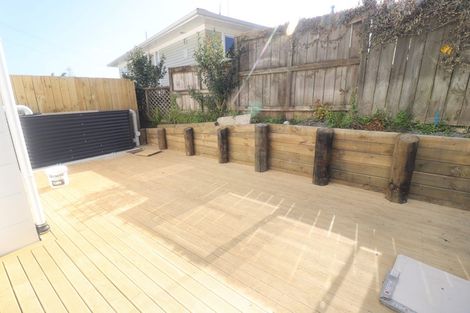 Photo of property in 1 Ngatoa Place, Glenfield, Auckland, 0629