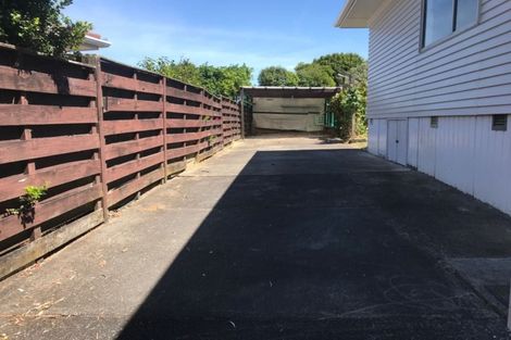 Photo of property in 13 Booralee Avenue, Botany Downs, Auckland, 2010