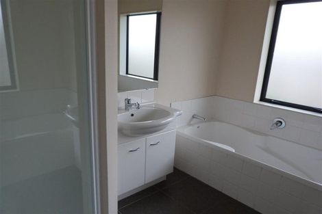 Photo of property in 75 Barbados Way, One Tree Point, 0118