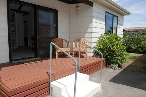 Photo of property in 2/58 Marlow Road, Aranui, Christchurch, 8061