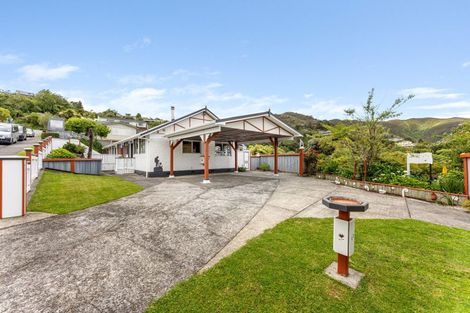 Photo of property in 2 Summit Road, Fairfield, Lower Hutt, 5011