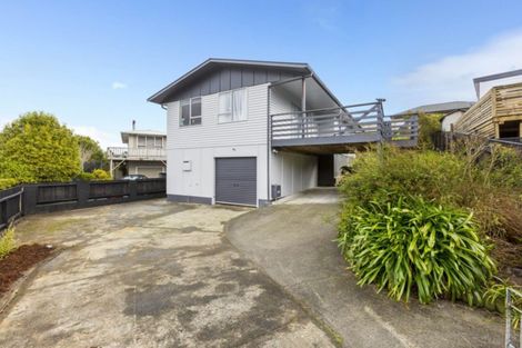 Photo of property in 34 Blueberry Grove, Timberlea, Upper Hutt, 5018