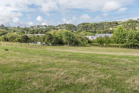 Photo of property in 233 Muriwai Valley Road, Muriwai, Waimauku, 0881