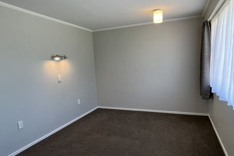 Photo of property in 27 Mokau Place, Terrace End, Palmerston North, 4410