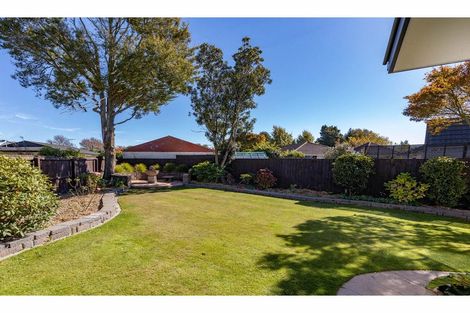 Photo of property in 19 Lombard Place, Avonhead, Christchurch, 8042