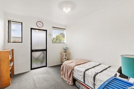 Photo of property in 2/8 Christmas Road, Manurewa, Auckland, 2102