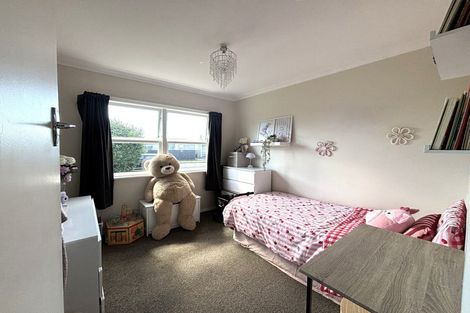 Photo of property in 2 Selwyn Street, Levin, 5510