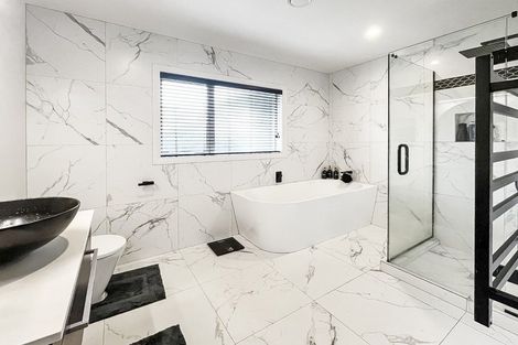 Photo of property in 53 Johnstone Drive, Fitzherbert, Palmerston North, 4410