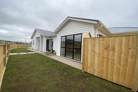 Photo of property in 28 Holcroft Street, Papakura, 2110