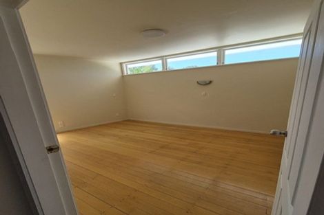 Photo of property in 19 Brunton Place, Glenfield, Auckland, 0629