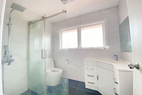 Photo of property in 63 Edgewater Drive, Pakuranga, Auckland, 2010