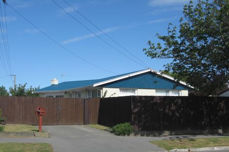 Photo of property in 4 Martbern Crescent, Bishopdale, Christchurch, 8053