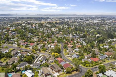 Photo of property in 1/1 Cushla Place, Massey, Auckland, 0614