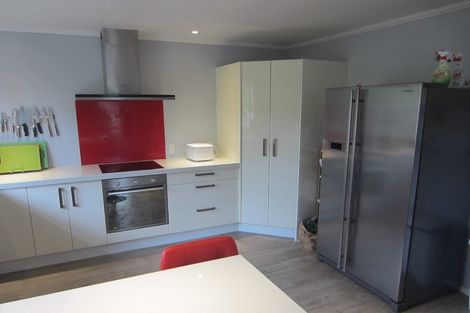 Photo of property in 2 Fyvie Avenue, Tawa, Wellington, 5028