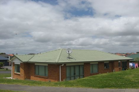 Photo of property in 2 Eloise Place, Clendon Park, Auckland, 2103