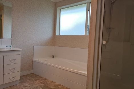 Photo of property in 7a Collie Road, Pukekohe, 2120