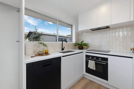 Photo of property in 2/33 Butterworth Drive, Glendene, Auckland, 0602
