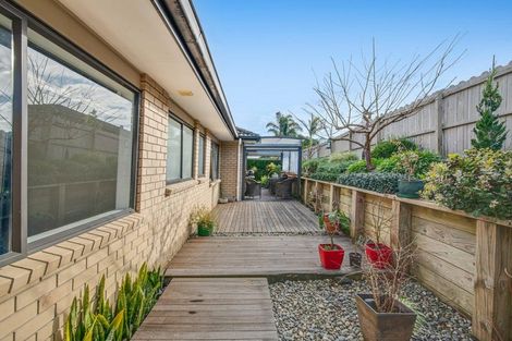 Photo of property in 16 Seamount Drive, Red Beach, 0932