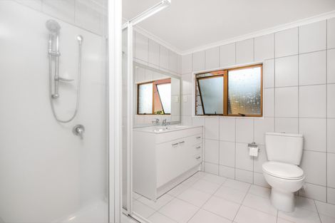 Photo of property in 16 Banksia Place, Goodwood Heights, Auckland, 2105