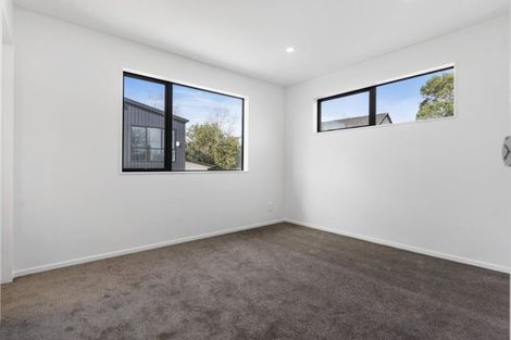 Photo of property in 8a Tahinga Street, Northcote, Auckland, 0627