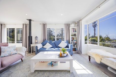 Photo of property in 39 Emlyn Place, Torbay, Auckland, 0630