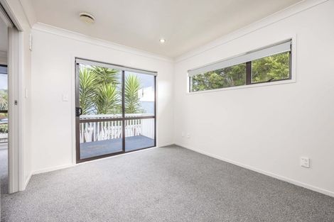 Photo of property in 15a Correa Court, Goodwood Heights, Auckland, 2105