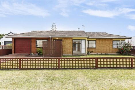 Photo of property in 7a Beach Road, Orewa, 0931