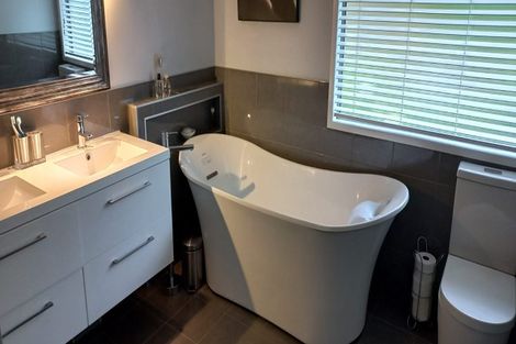 Photo of property in 7 Finlay Grove, Waikawa, Picton, 7220