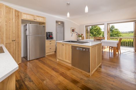 Photo of property in 233 Muriwai Valley Road, Muriwai, Waimauku, 0881