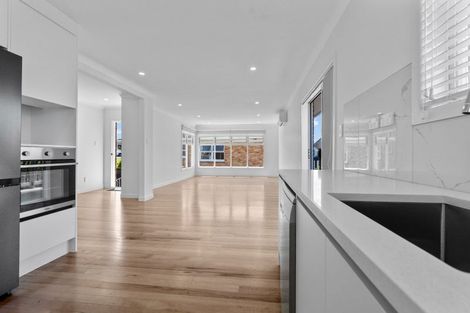 Photo of property in 514a Blockhouse Bay Road, Blockhouse Bay, Auckland, 0600