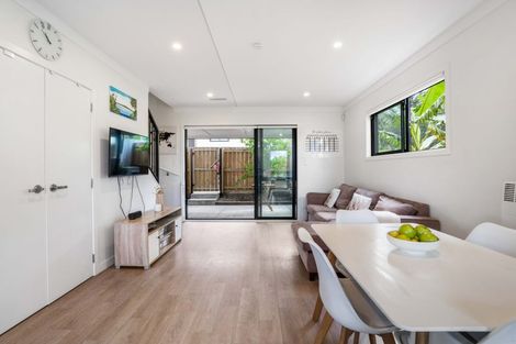 Photo of property in 2/141 Wallace Road, Mangere Bridge, Auckland, 2022