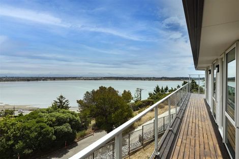 Photo of property in 19 The Brae, Mount Pleasant, Christchurch, 8081