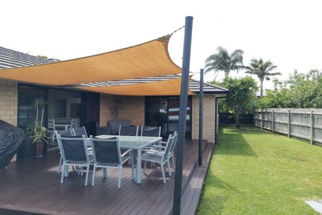 Photo of property in 17 Roto View, One Tree Point, 0118