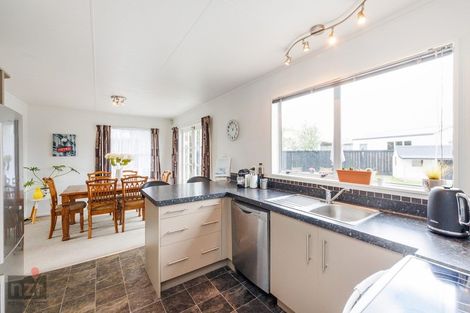 Photo of property in 22 Lyndale Place, Kelvin Grove, Palmerston North, 4414