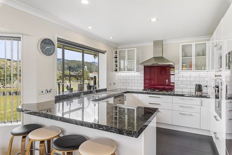 Photo of property in 2 Chilton Drive, Paraparaumu, 5032