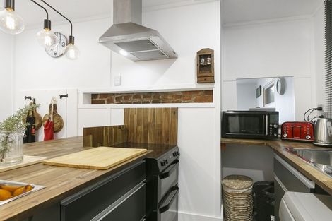 Photo of property in 25 Adderley Terrace, Ravensbourne, Dunedin, 9022