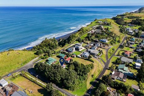 Photo of property in 6 Rangi Street, Mokau, 4376