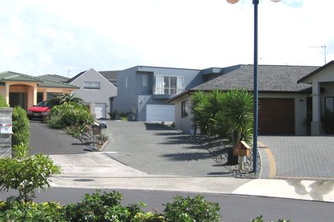 Photo of property in 9a Lupetti Rise, West Harbour, Auckland, 0618