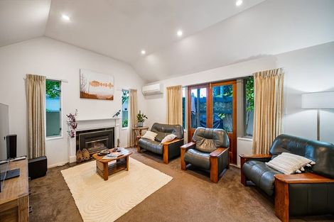 Photo of property in 124 Springfield Road, St Albans, Christchurch, 8014