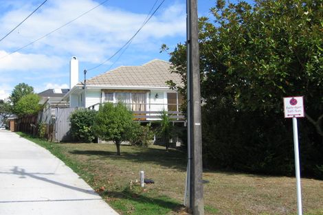Photo of property in 42 Cliff View Drive, Green Bay, Auckland, 0604