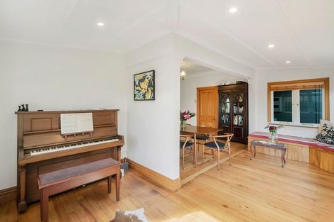 Photo of property in 28 Rangatira Road, Birkenhead, Auckland, 0626