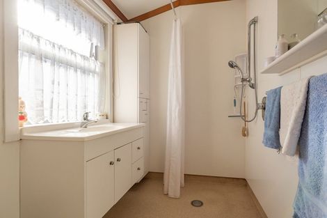 Photo of property in 2 Meadowvale Drive, Levin, 5510