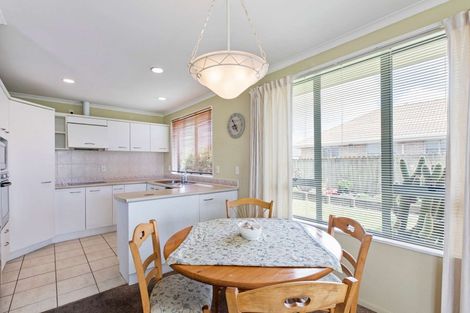 Photo of property in 25 Fernbrook Close, Burswood, Auckland, 2013