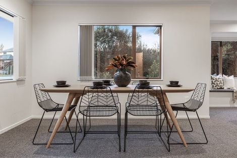 Photo of property in 16 Elder Place, Massey, Auckland, 0614