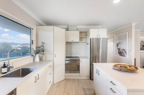 Photo of property in 102 Saint Patricks Row, Whangamata, 3620