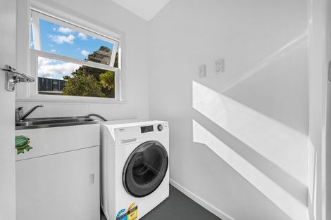 Photo of property in 4 Sunnyside Road, Sunnyvale, Auckland, 0612