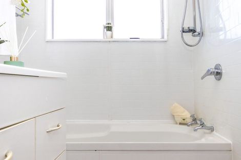 Photo of property in 9 Hilton Grove, Kelvin Grove, Palmerston North, 4414