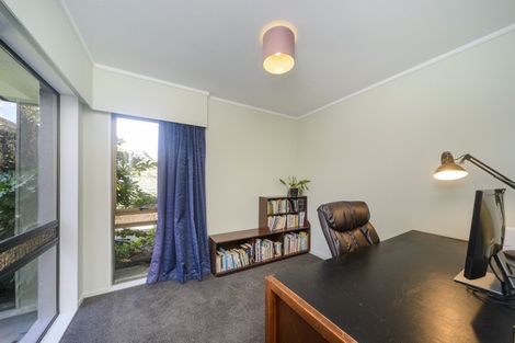 Photo of property in 15 Truscott Grove, Awapuni, Palmerston North, 4412