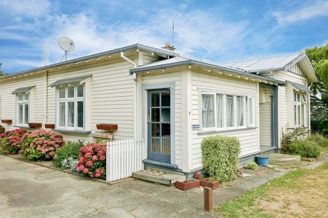 Photo of property in 330 Featherston Street, Palmerston North, 4414