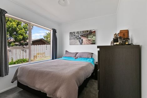 Photo of property in 22 Jumento Place, Unsworth Heights, Auckland, 0632